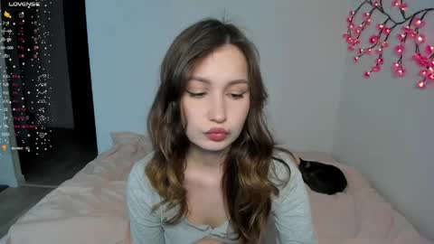 Veronica Tiia Lilith left to right online show from April 2026 07:14:01 PM