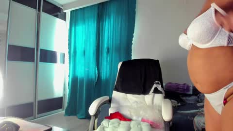 Snapshot of eva_7777 chatting on May 2026 10:43:01 AM Eva online show from May 2026 10:43:01 AM