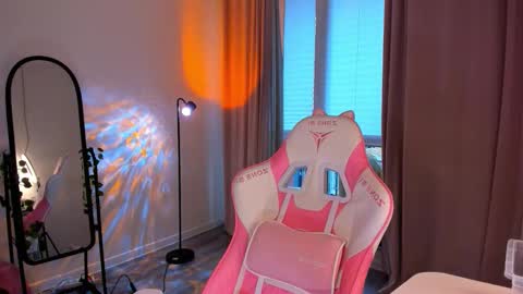 Eva Davis online show from March 2026 05:44:01 AM