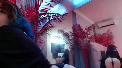 E V A online show from December 2025 08:03:01 PM