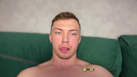 Eva and Iron online show from April 2026 09:41:02 PM