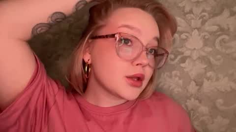 Snapshot of eva_kittenn chatting on September 2025 08:22:02 PM eva_kittenn online show from September 2025 08:22:02 PM