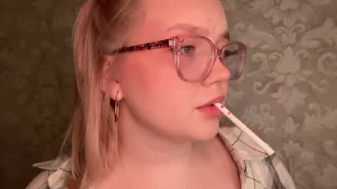 Snapshot of eva_kittenn chatting on September 2025 08:14:01 PM eva_kittenn online show from September 2025 08:14:01 PM