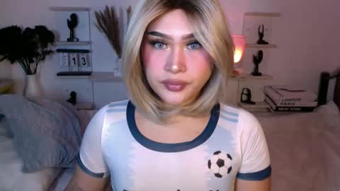 Queen Eva Mazikeen online show from November 2025 08:41:02 PM