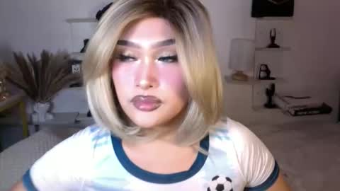 Queen Eva Mazikeen online show from December 2025 08:25:02 PM