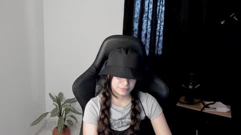 eva_monn online show from December 2024 07:43:01 PM