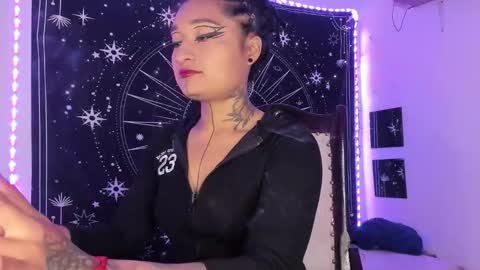 Eva  online show from November 2025 08:46:02 AM