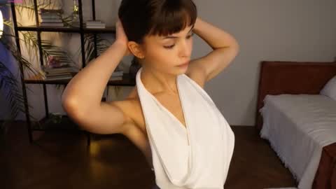 Snapshot of eva_zill_blossom chatting on September 2025 08:16:01 AM Hello my name is Eva its my first day here online show from September 2025 08:16:01 AM