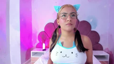 Snapshot of evaa_honey chatting on May 2026 10:42:01 AM evaa_honey online show from May 2026 10:42:01 AM