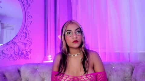 Snapshot of evaa_honey chatting on May 2026 02:41:01 AM evaa_honey online show from May 2026 02:41:01 AM