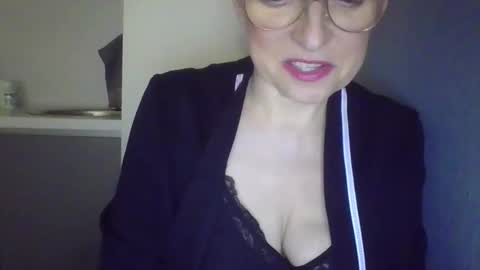 evaglad online show from October 2025 06:19:02 PM
