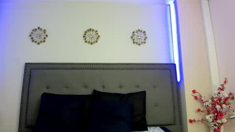 Snapshot of evaloviaa_ chatting on April 2026 01:15:01 PM Eva online show from April 2026 01:15:01 PM