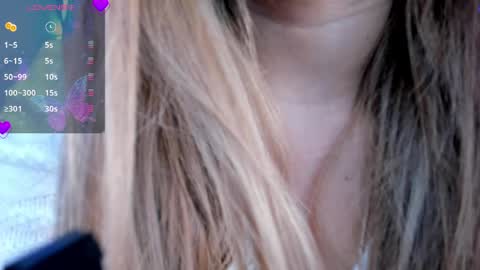 Snapshot of evaloviaa_ chatting on April 2026 01:17:01 PM Eva online show from April 2026 01:17:01 PM