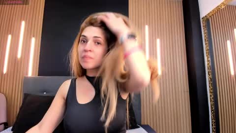 Snapshot of evaloviaa_ chatting on May 2026 01:27:02 PM Eva online show from May 2026 01:27:02 PM