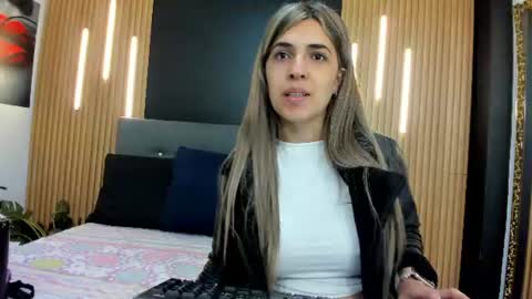 Snapshot of evaloviaa_ chatting on July 2026 01:06:02 PM Eva online show from July 2026 01:06:02 PM