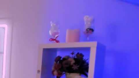 Eva  online show from February 2025 01:18:02 PM