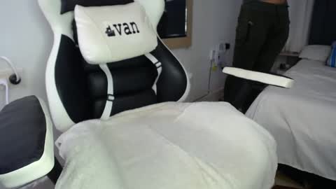 Evan online show from January 2025 11:22:01 AM