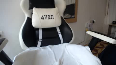 Evan online show from January 2025 08:25:02 PM