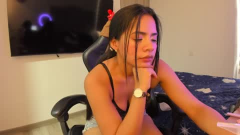 Snapshot of evapetit chatting on April 2026 08:15:01 PM evapetit online show from April 2026 08:15:01 PM