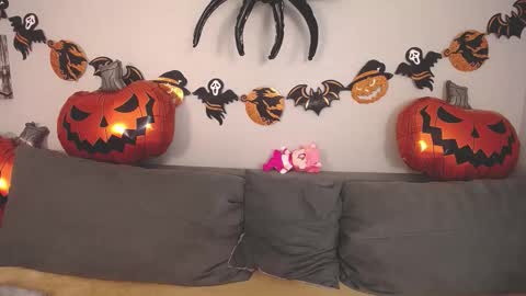 Adelina online show from October 2025 05:33:01 AM