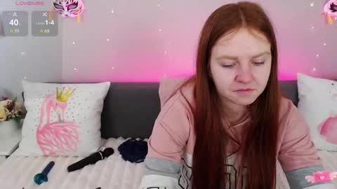 Snapshot of evarey_ chatting on May 2026 04:43:02 AM Adelina online show from May 2026 04:43:02 AM