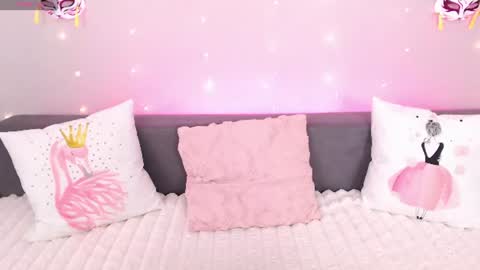 Snapshot of evarey_ chatting on June 2026 06:05:01 AM Adelina online show from June 2026 06:05:01 AM
