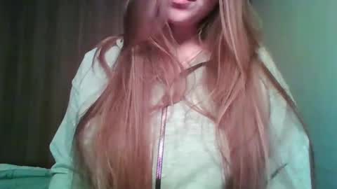 Snapshot of evasapples2026 chatting on April 2026 07:37:01 PM evasapples2026 online show from April 2026 07:37:01 PM