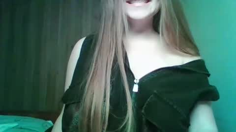 Snapshot of evasapples2026 chatting on April 2026 07:59:01 PM evasapples2026 online show from April 2026 07:59:01 PM