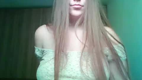 Snapshot of evasapples2026 chatting on May 2026 11:02:01 PM evasapples2026 online show from May 2026 11:02:01 PM