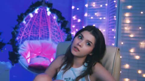 Snapshot of evathopson chatting on December 2024 05:14:02 PM Eva  next stream -  - 1600 UTC2000  online show from December 2024 05:14:02 PM