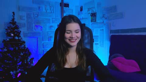 Snapshot of evathopson chatting on December 2024 12:05:02 PM Eva  next stream -  - 1600 UTC2000  online show from December 2024 12:05:02 PM