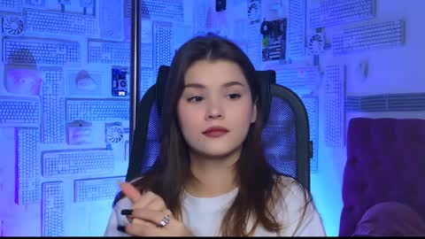 Snapshot of evathopson chatting on January 2025 10:10:02 AM Eva  next stream -  - 1600 UTC2000  online show from January 2025 10:10:02 AM