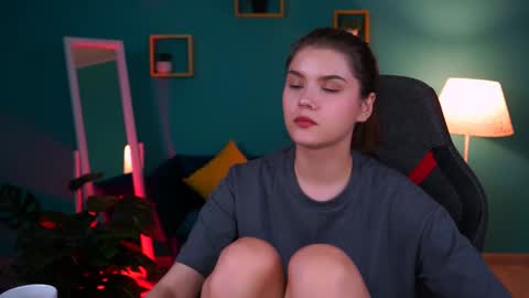 Snapshot of evathopson chatting on January 2025 07:07:01 PM Eva  next stream -  - 1600 UTC2000  online show from January 2025 07:07:01 PM