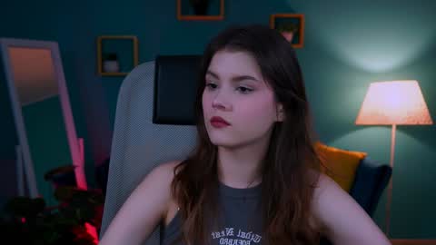 Snapshot of evathopson chatting on January 2025 12:01:01 PM Eva  next stream -  - 1600 UTC2000  online show from January 2025 12:01:01 PM