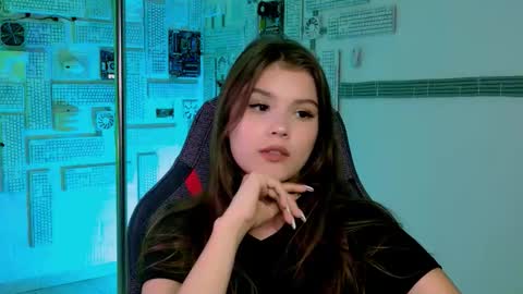 Snapshot of evathopson chatting on September 2025 12:09:02 PM Eva  next stream -  - 1600 UTC2000  online show from September 2025 12:09:02 PM