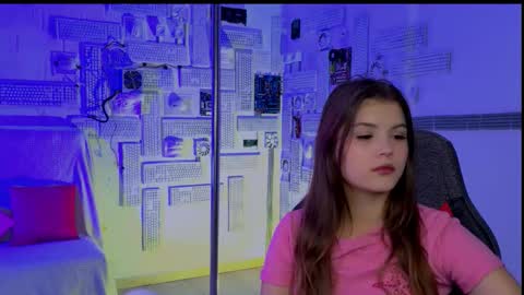 Snapshot of evathopson chatting on October 2025 10:33:01 AM Eva  next stream -  - 1600 UTC2000  online show from October 2025 10:33:01 AM