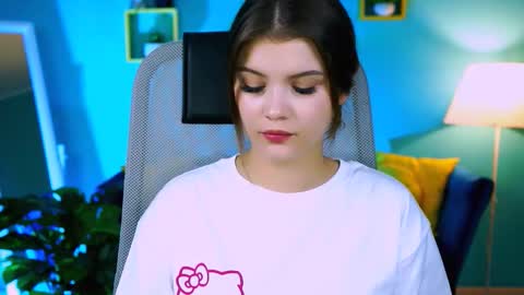 Snapshot of evathopson chatting on October 2025 12:06:01 PM Eva  next stream -  - 1600 UTC2000  online show from October 2025 12:06:01 PM