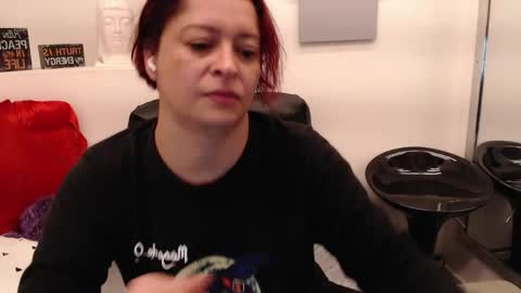 Snapshot of evatwiss chatting on May 2026 06:37:01 PM Eva Twiss online show from May 2026 06:37:01 PM