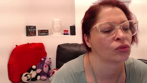 Snapshot of evatwiss chatting on May 2026 12:44:01 PM Eva Twiss online show from May 2026 12:44:01 PM