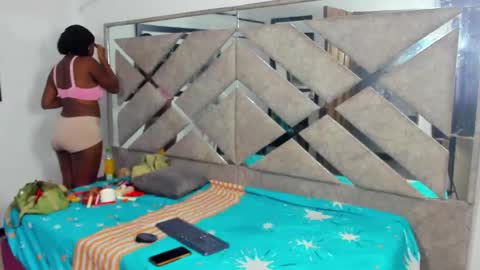 Eva And Emmanuel online show from November 2025 01:02:01 PM