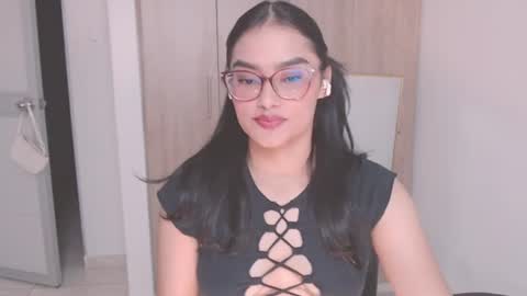 Snapshot of eve_rox18 chatting on July 2026 05:27:02 AM Eve Rox18 online show from July 2026 05:27:02 AM