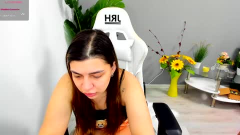 eveeevian online show from May 2026 11:29:02 AM