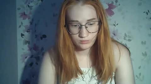 Snapshot of eveliina_shy chatting on June 2026 03:32:02 PM Evelina online show from June 2026 03:32:02 PM