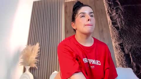 E V E L I N online show from November 2025 02:22:01 AM