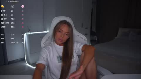 Evelina online show from November 2025 03:55:01 PM