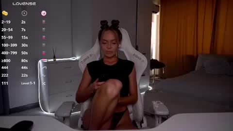 Snapshot of evelina_fox chatting on July 2026 01:17:02 PM Evelina online show from July 2026 01:17:02 PM