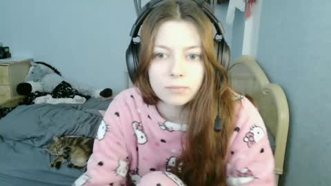 Snapshot of evelinamercer chatting on June 2026 10:42:02 AM Alice 3 online show from June 2026 10:42:02 AM