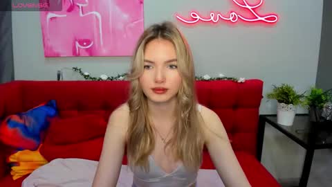 Eveline online show from September 2025 01:38:01 AM