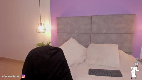 Evelyn  online show from January 2025 03:06:02 AM