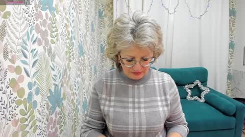 Evelyn online show from January 2025 04:55:01 AM